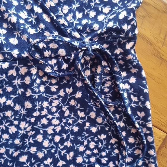 Rebel Sugar Women's Dark Blue and White Flower Faux Wrap Dress Size XL - Picture 4 of 13